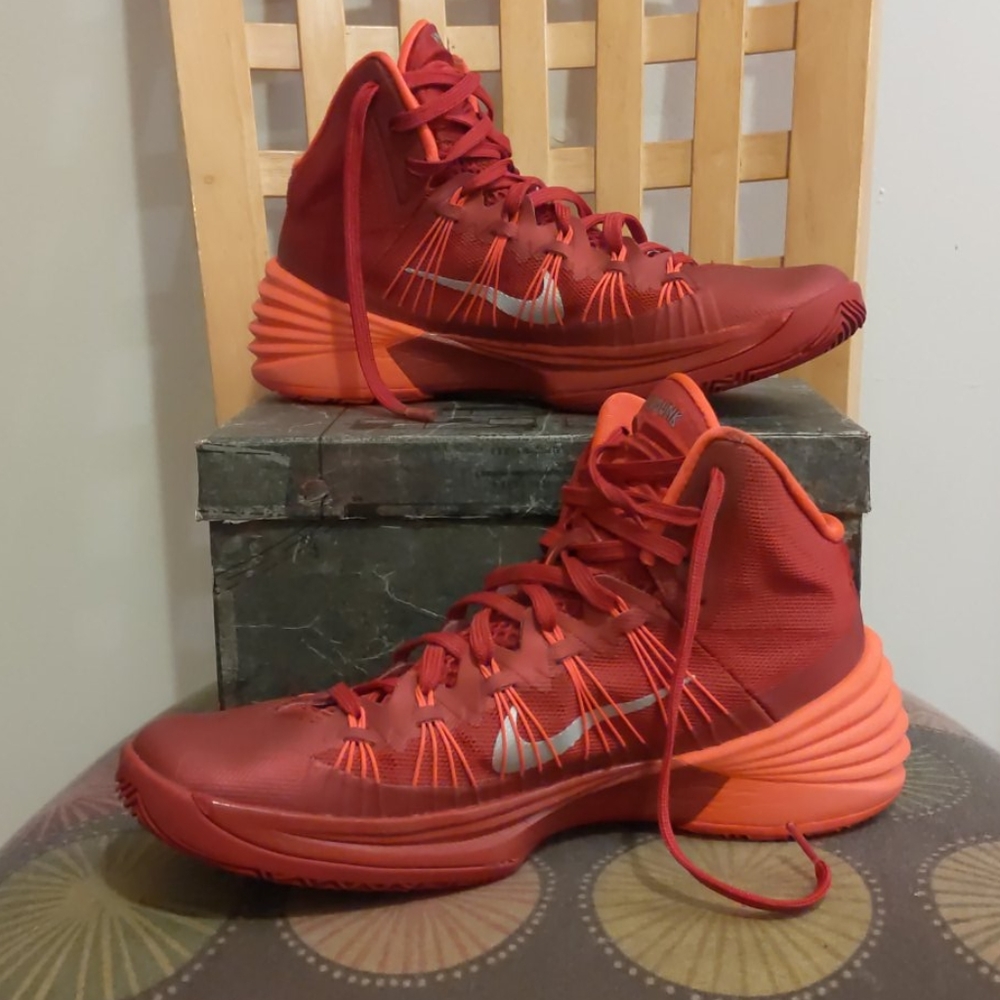 Nike Shoes Sz 9.5